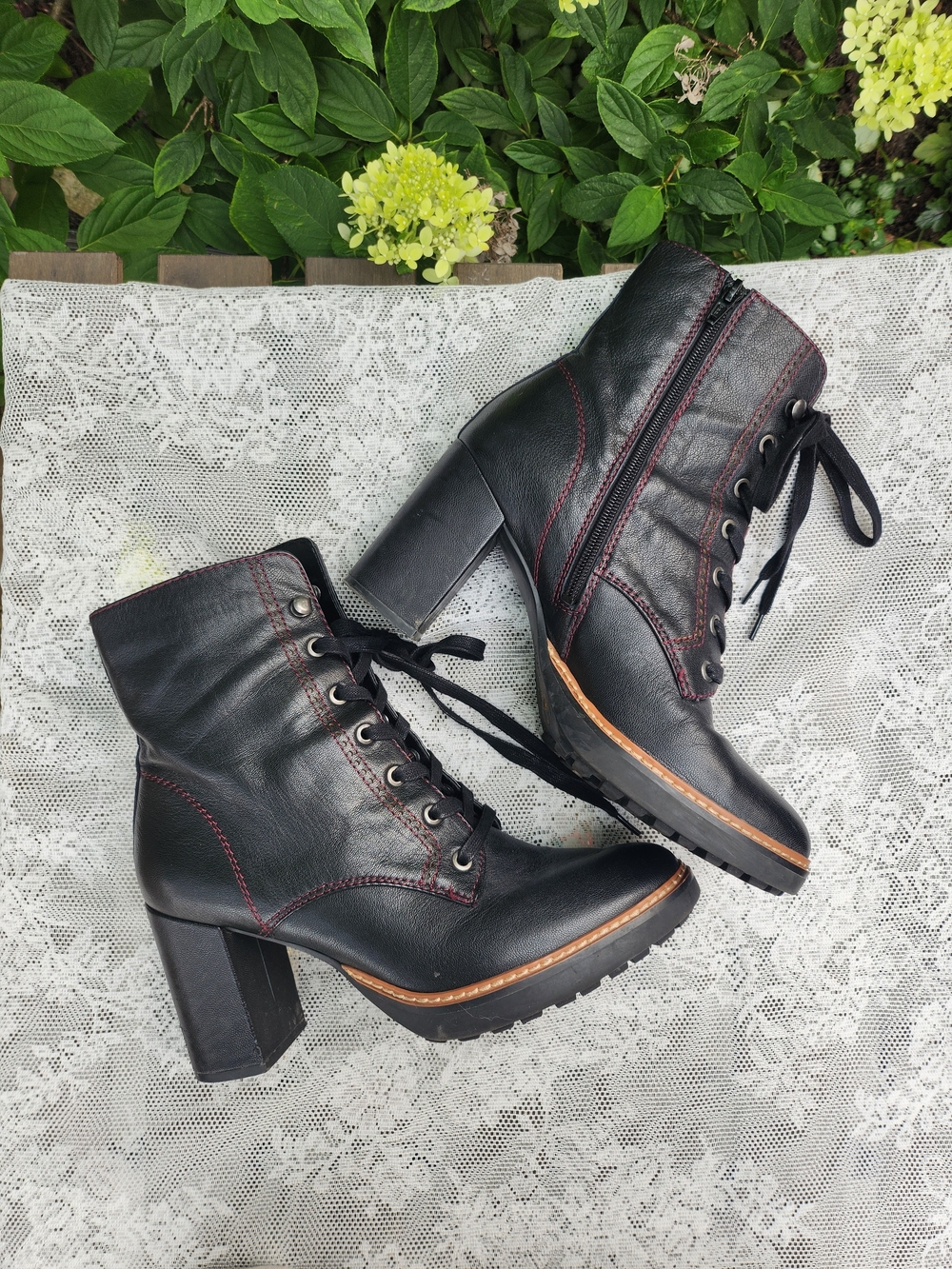 Naturalizer Callie 9.5W Black Lace-Up Block Heel Lug Sole Ankle Boots